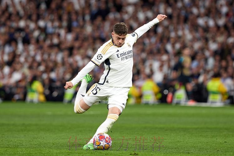 皇马官方-巴尔韦德参加合练 塞巴略斯继续康复中